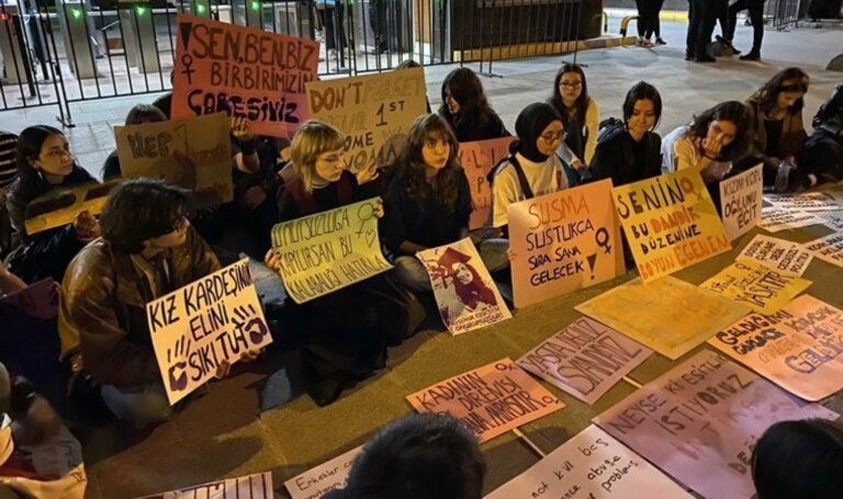 Marmara Üniversitesi Göztepe yerleşkesi önünde kadın cinayetlerini protesto eden 4 genç tutuklandı – Son Dakika Türkiye Haberleri