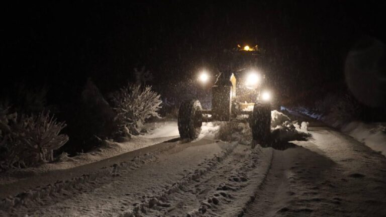 Elazığ köyünün 45 caddesi ulaşıma açıldı