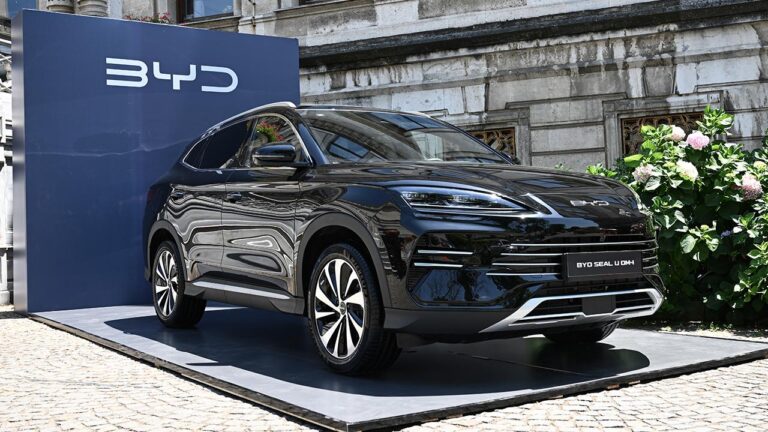 Elektrikli araç pazarı: Çin’in BYD’si Tesla’ya yetişiyor