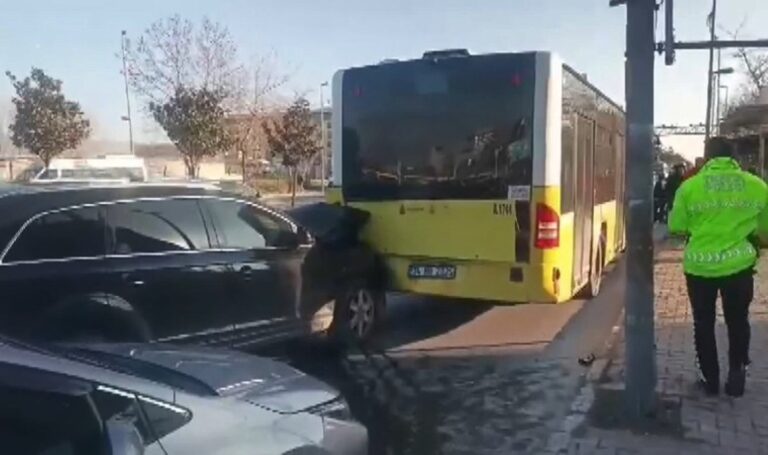 ‘Ehliyet yok’ şikayeti: Yemen konsolosluğuna ait araç Esenyurt’ta İETT otobüsüne çarptı – Son Dakika Türkiye Haberleri