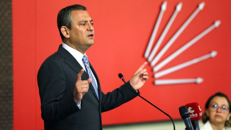 Özgür Özel Saraçhane: “Daha sonra sokaktayız, karelerdeyiz”